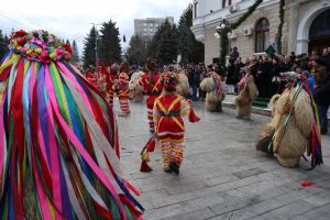 Festivalul Internaţional al Obiceiurilor de Iarnă a atras peste 10. ...