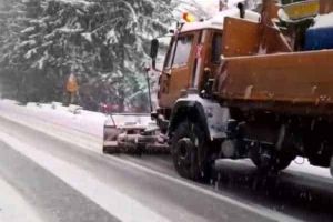 VIDEO| Actiune de deszăpezire pe DN75 în judeţul Alba, a DRDP Cluj: Recomandări pentru şoferi