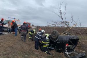 Soţ şi soţie transportaţi la spital după un accident rutier