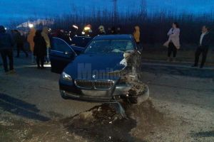 O persoană a fost rănită în urma coliziunii dintre două autoturisme, lângă Rădăuţi
