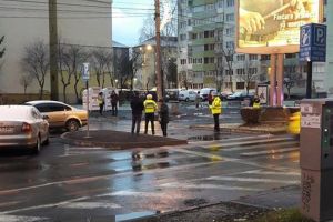 FOTO Bătrânel lovit în plin, pe trecerea de pe pietoni de pe Mihai Viteazu