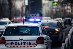 Culmea FURTULUI: Un bărbat adus la audieri pentru FURT a FURAT maşina poliţiei şi a fugit cu ea