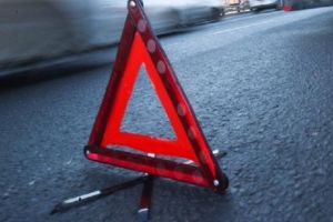 Autoturism răsturnat pe D.N. 13A, în afara oraşului Vlăhiţa