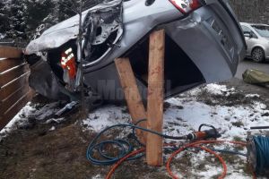 Un mort şi un rănit într-un accident provocat de un şofer fără permis de conducere