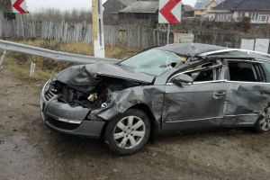 FOTO Accident cu şase victime! Ciocnire violentă între un autoturism şi un autotren