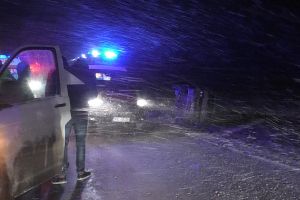 Accident cu cinci victime, dintre care un copil! O maşină s-a răsturnat pe un drum judeţean din Botoşani. Patru ambulanţe au plecat din staţie