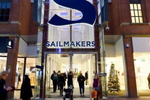 Tânăr român acuzat în Marea Britanie că spiona femeile la toaletă