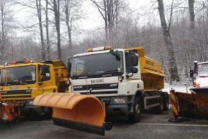 Info trafic: Drumarii au intervenit cu sase utilaje si au imprastiat 37 tone de sare in Pasul Prislop, la Viseu de Sus pe DN18, DN 17C, dar si pe DN 18 in Pasul Gutai