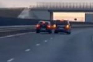 Doi şoferi, filmaţi cum se şicanează pe Autostrada Timişoara – Arad