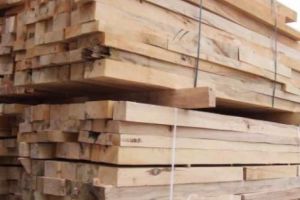 INCENDIU ACUM LA UN DEPOZIT DE LEMNE