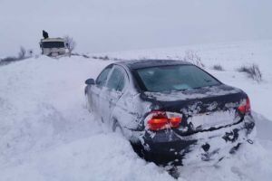 Atentie, soferi! Coloana de masini pe DN1 (Valea Prahovei) si drumuri inchise din cauza zapezii