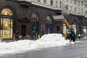 Ruşii „cumpără” zăpadă! Moscova aduce zăpadă artificială pentru o demonstraţie de snowboard