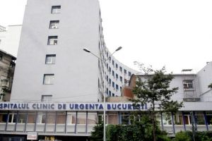 Pacienta care a luat foc în sala de operaţii a murit