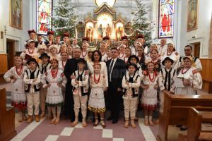 Festivalul Bucovinean al Colindelor a adus la Soloneţu Nou zeci de participanţi din mai multe ...