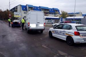 Avea permisul suspendat de 12 ani, dar asta nu l-a oprit să mai urce la volan