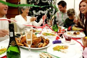 Cele mai mari greşeli din perioada sărbătorilor: Combinaţia nocivă alcool-tutun şi legătura dintre durerile de burtă şi infarct