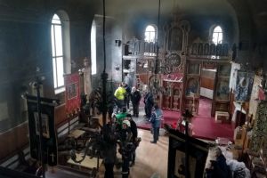 Opt incendii în trei zile, în Bihor. O biserică din comuna Abram a ars din cauza unui cablu electric defect (FOTO)