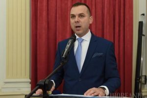 Cetăţeanul ungar Fenesi Tibor, la depunerea jurământului de subprefect al judeţului Bihor: „Raportez: m-am prezentat la datorie!”
