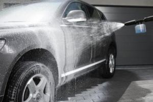 Spălătorie auto spartă de hoţi. Cu ce pradă au plecat