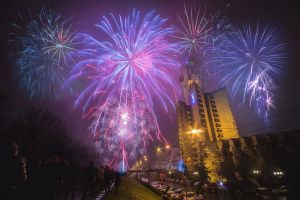 VIDEO. Sătmărenii, invitaţi de Revelion la spectacol de artificii