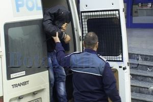 Botoşăneanul care, de Crăciun, a înjunghiat în gât un tânăr a cerut să fie pus în libertate. Vezi decizia judecătorilor!