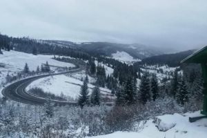 80% din reţeaua de drumuri naţionale din judeţul Suceava este deszăpezită în totalitate