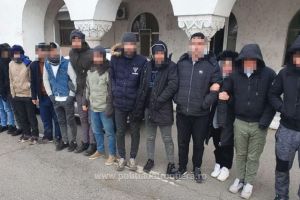 15 irakieni, prinşi la Borş în timp ce încercau să iasă ilegal din ţară (VIDEO)