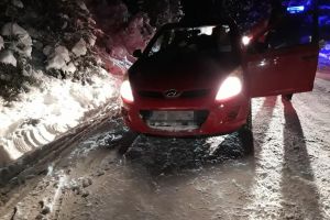 FOTO/VIDEO. Sătmăreni blocaţi în zăpadă în Alba. Mergeau spre mănăstire