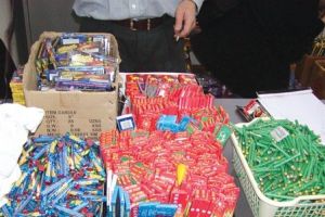 Acţiune în forţă a poliţiştilor. Mii de petarde confiscate într-o singură zi, în municipiul Satu Mare