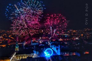 La mulţi ani, 2020! Surprize în Piaţa Unirii: noul an a fost întâmpinat cu un show de lasere, iar abia apoi cu artificii