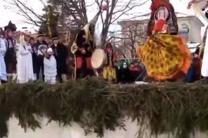 VIDEO Jocul căiuţilor, cel mai aşteptat moment, la Festivalul de datini şi obiceiuri de la Tudora