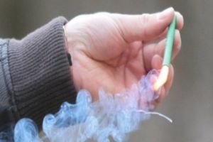 CORBII MARI: Unui bărbat i-au fost amputate degetele după ce o petardă i-a explodat în mână