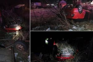 FOTO| Accident MORTAL în prima zi din 2020: Un bărbat a decedat după ce a lovit o ţeavă de gaz şi a fost proiectat la 5 metri de maşină