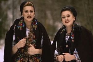 VIDEO: ”Bună Sara lui Crăciun”, videoclip lansat de surorile Violeta Elena Man şi Teodora Oprea Man