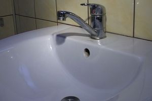 Avarie la reţeaua de apă din Botoşani. Zona centrală a municipiului, lăsată fără apă