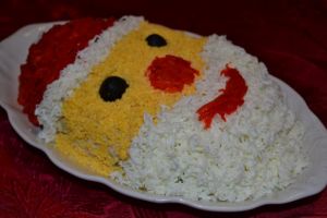 Salată cu ciuperci şi piept de pui- Salată Moş Crăciun-
