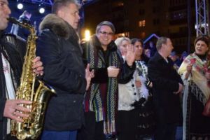 Tradiţie unică în ţară: locuitorii din Târgu-Mureş, colindaţi de angajaţi ai Primăriei