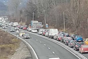 Poliţiştii fluidizează traficul pe DN1! Unde sunt amplasate dispozitivele de siguranţă rutieră?
