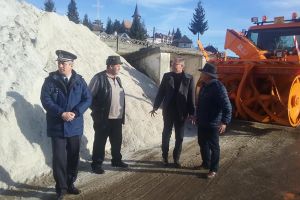 Ce a găsit prefectul Stelian Dolha prin bazele de deszăpezire şi ce măsuri au luat ulterior drumarii