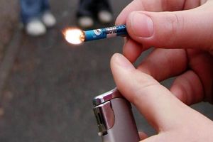 Trei copii răniţi cu petarde, la spital. Un adolescent internat!