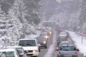 Aglomeraţie pe DN1, pe zona de urcare către staţiunile montane din Valea Prahovei