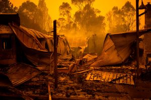 Peisaj apocaliptic în Australia: Mai multe oraşe, evacuate în masă, din pricina incendiilor de vegetaţie (FOTO / VIDEO)