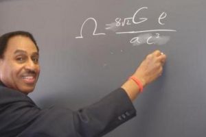 Un savant construieşte o maşină a timpului – Vrea să îşi revadă tatăl