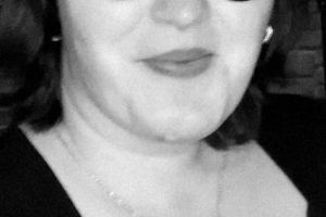 O femeie a fost accidentată mortal de o maşină. Șoferul depăşea o coloană de autoturisme