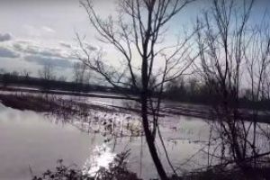 Debitele si nivelurile cursurilor de apa din judet au fost stationare. Exploatarea acumularii hidrotehnice Stramtori-Firiza se realizeaza in conditii de siguranta