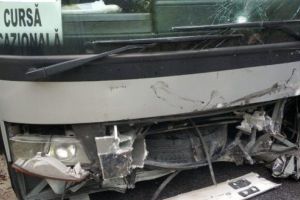 DN7: Tamponare între un autoturism şi un autocar!