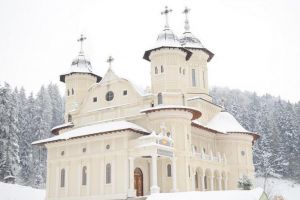 Credincioşii de stil vechi sărbătoresc marţi, 7 ianuarie, Crăciunul