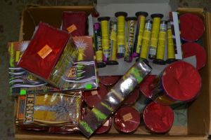 Operaţiunea „Foc de Artificii”: 11 persoane s-au ales cu DOSAR PENAL după ce au fost prinse de poliţişti cu deţinerea şi comercializarea de articole pirotehnice