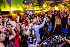 Ce facem în primul weekend din 2020 la Sibiu – Petreceri în Cotton Pub şi la Arena Platoş