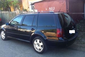 Maşină furată din faţa unei pizzerii din Botoşani. Autoturismul a fost găsit, însă hoţul a reuşit să scape